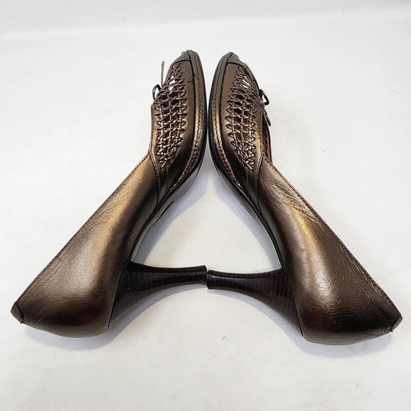 Sofft Womens Metallic Gold Leather Pumps Heels Size 9 M Peep Toe Woven Comfort - Picture 7 of 8